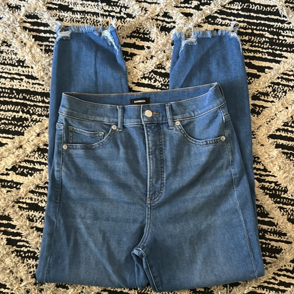 Express Super High Rise Slim Leg Jean - Picture 2 of 7